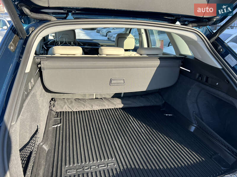 Позашляховик / Кросовер Audi e-tron 2020 в Києві