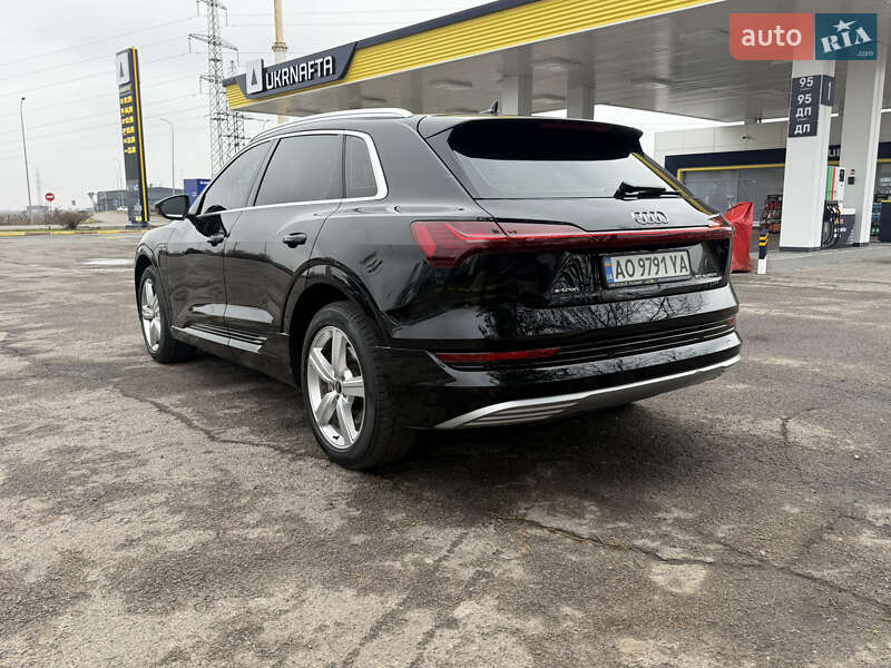 Позашляховик / Кросовер Audi e-tron 2020 в Іршаві