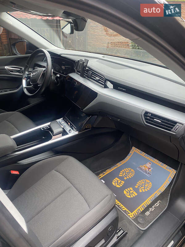 Позашляховик / Кросовер Audi e-tron 2020 в Іршаві