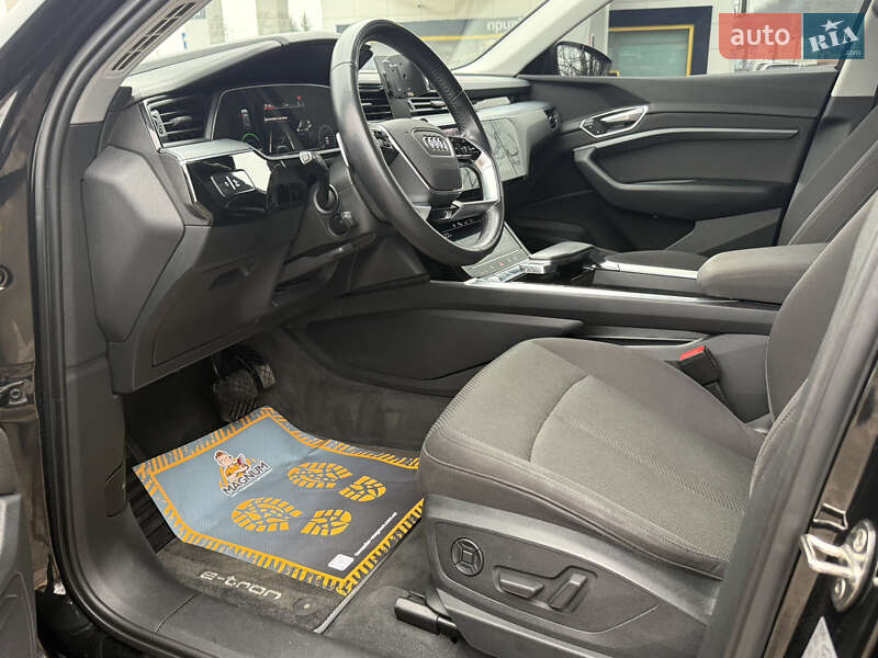 Позашляховик / Кросовер Audi e-tron 2020 в Іршаві