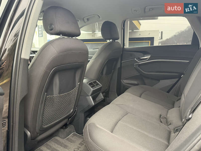 Позашляховик / Кросовер Audi e-tron 2020 в Іршаві