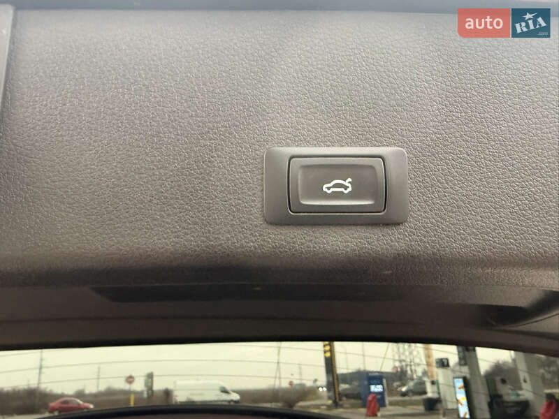 Позашляховик / Кросовер Audi e-tron 2020 в Іршаві