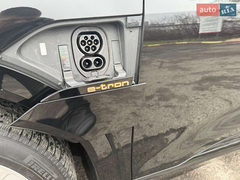 Позашляховик / Кросовер Audi e-tron 2020 в Іршаві