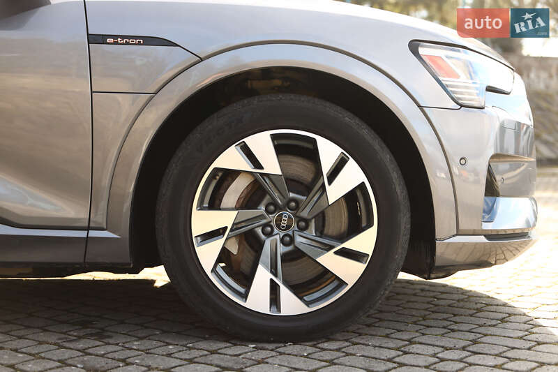Позашляховик / Кросовер Audi e-tron 2020 в Ужгороді