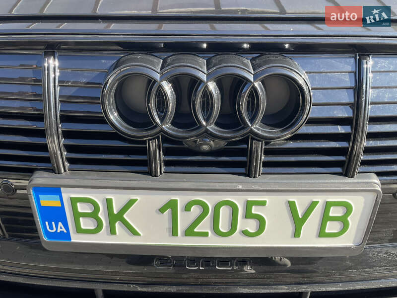 Позашляховик / Кросовер Audi e-tron 2022 в Рівному