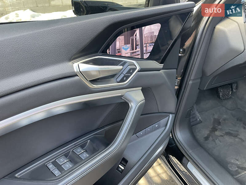 Позашляховик / Кросовер Audi e-tron 2022 в Рівному