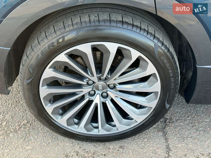 Внедорожник / Кроссовер Audi e-tron 2019 в Киеве