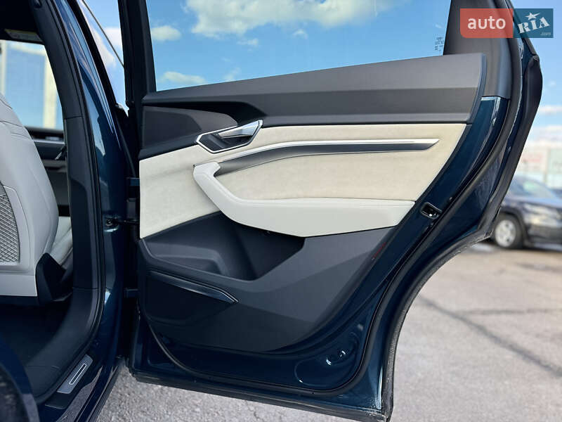 Внедорожник / Кроссовер Audi e-tron 2019 в Киеве