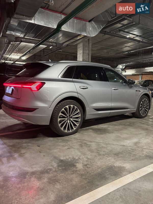 Позашляховик / Кросовер Audi e-tron 2019 в Києві