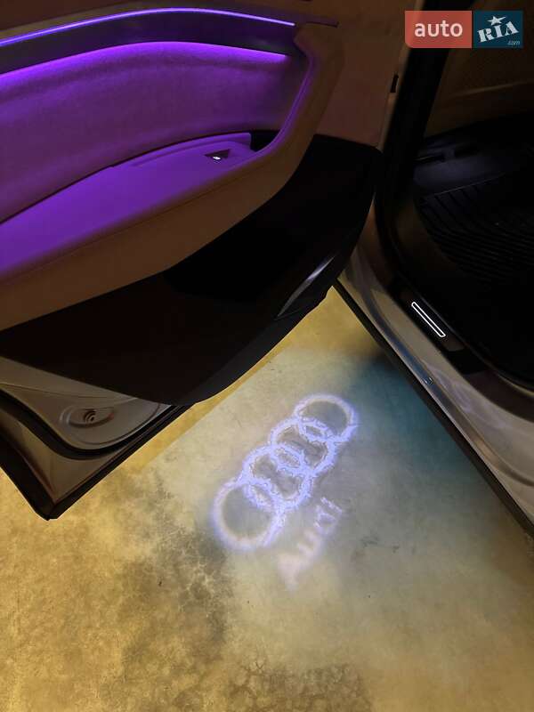 Позашляховик / Кросовер Audi e-tron 2019 в Києві