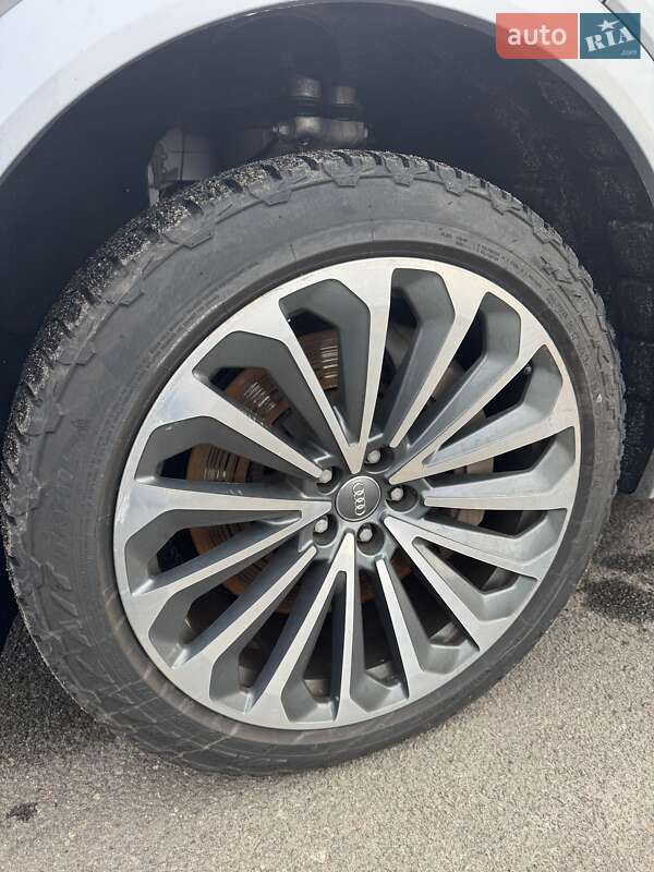 Позашляховик / Кросовер Audi e-tron 2019 в Києві