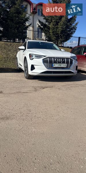 Позашляховик / Кросовер Audi e-tron 2022 в Івано-Франківську