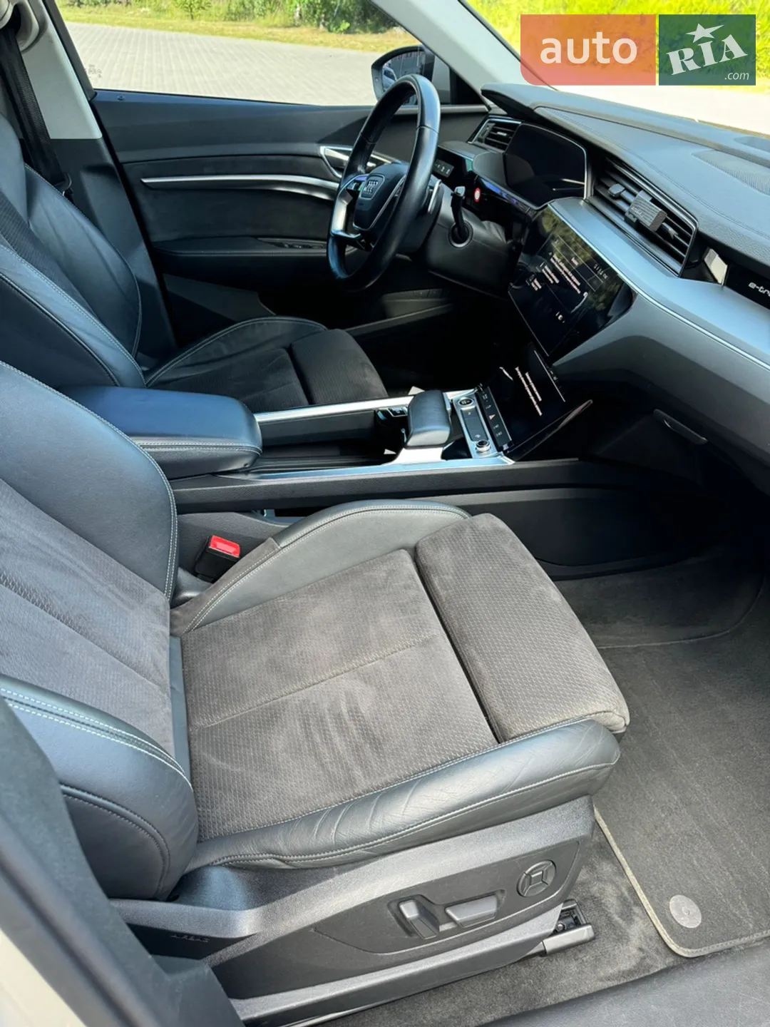 2020 Audi e-tron - мініатюра 23