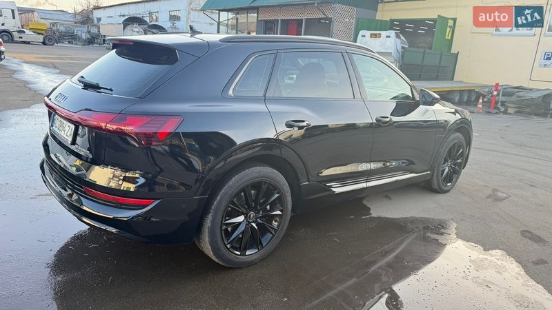 Позашляховик / Кросовер Audi e-tron 2022 в Луцьку