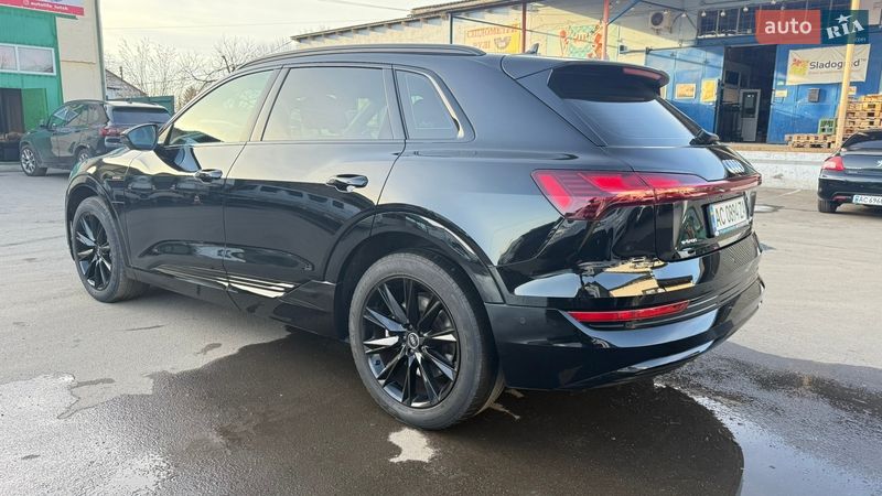 Позашляховик / Кросовер Audi e-tron 2022 в Луцьку
