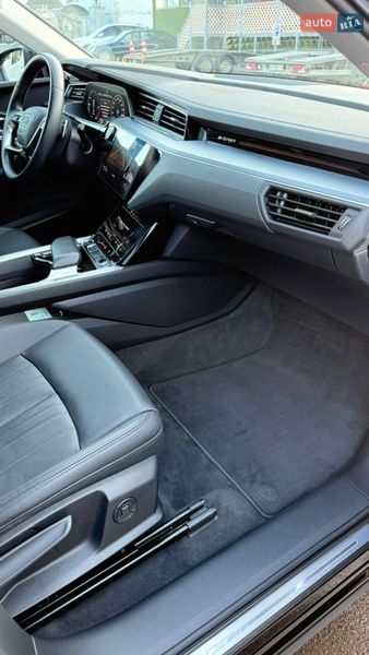 Позашляховик / Кросовер Audi e-tron 2022 в Луцьку