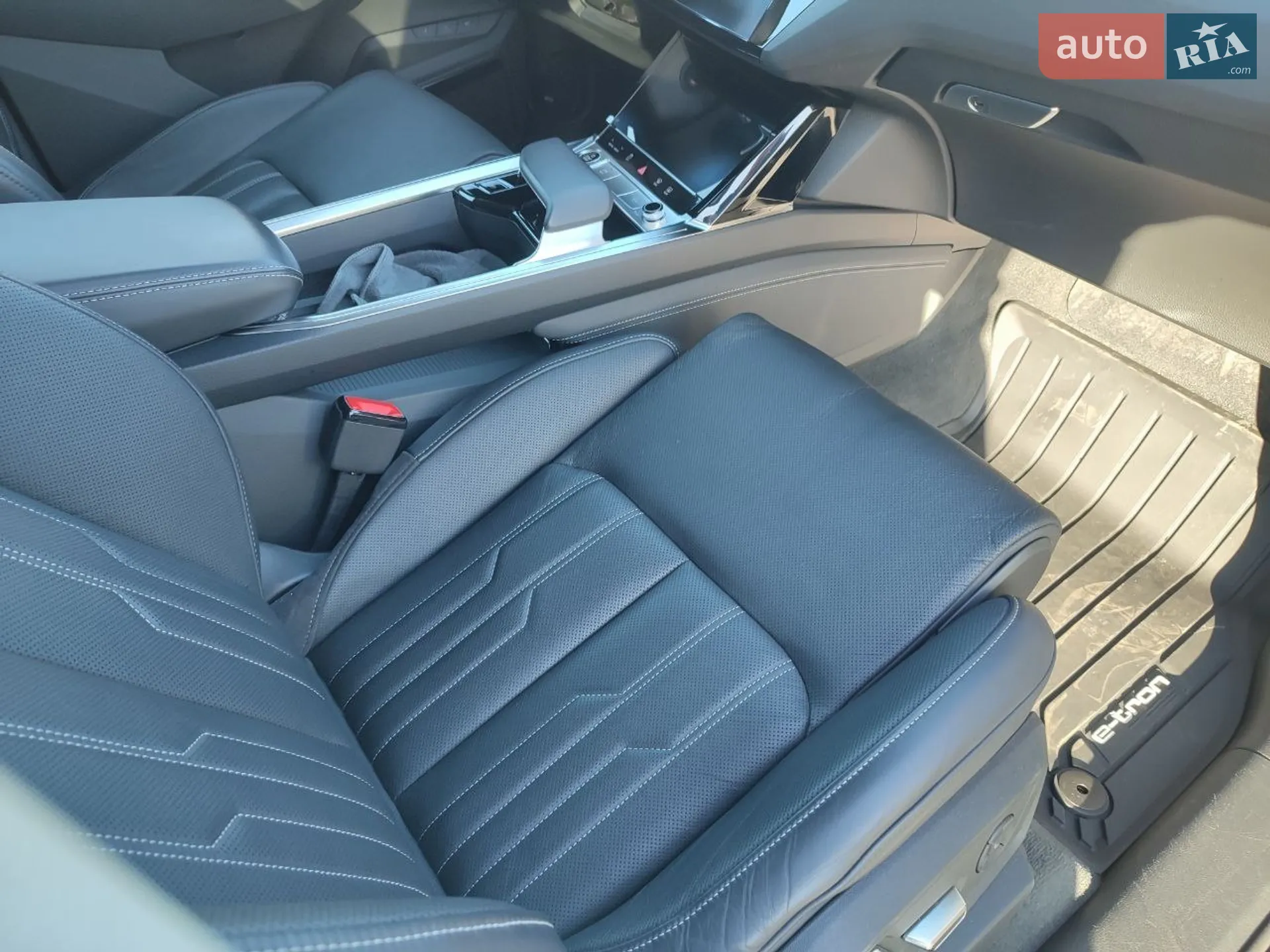 2020 Audi e-tron - мініатюра 32