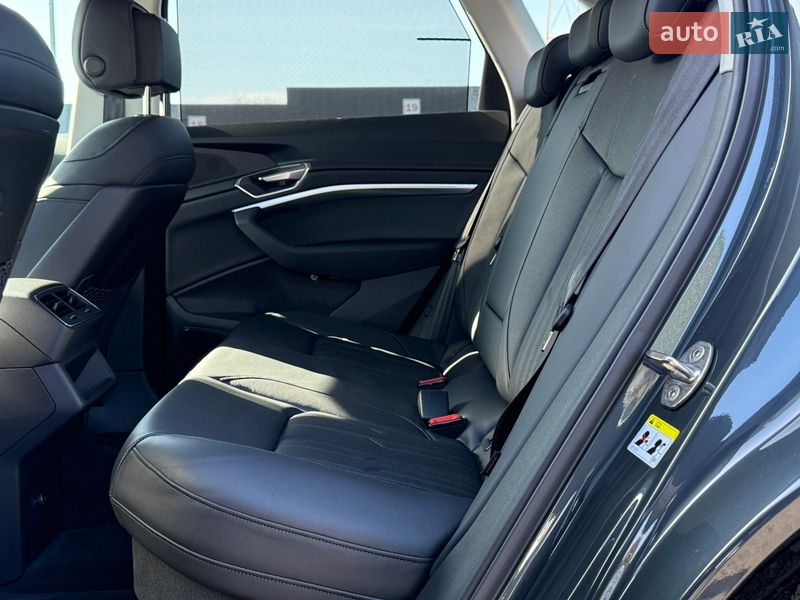 Позашляховик / Кросовер Audi e-tron 2022 в Луцьку
