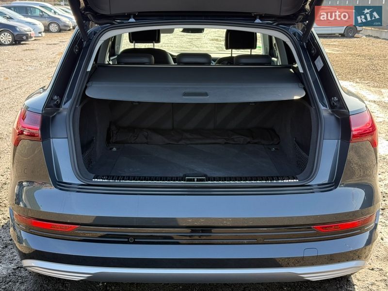 Позашляховик / Кросовер Audi e-tron 2022 в Луцьку