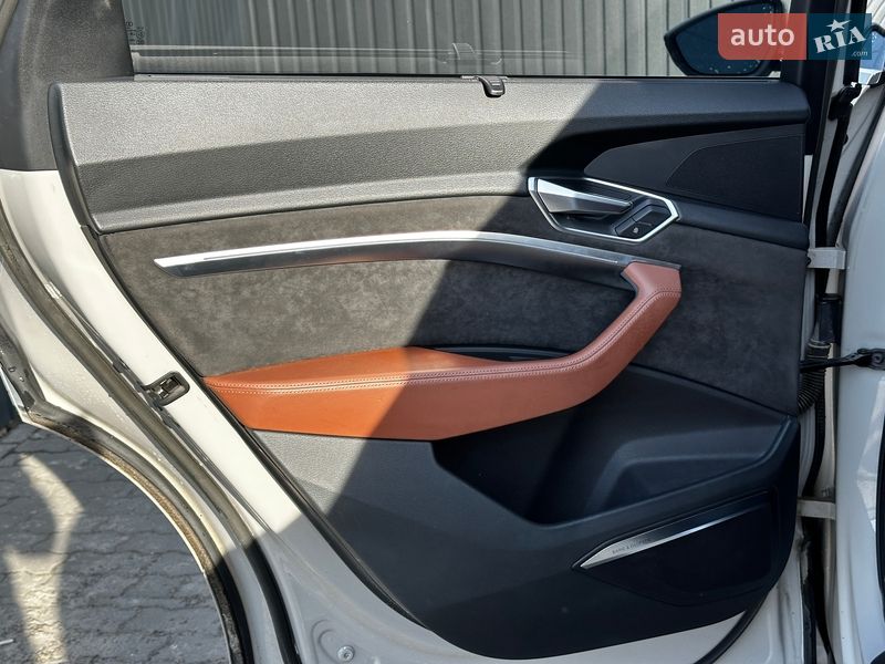 Внедорожник / Кроссовер Audi e-tron 2019 в Львове