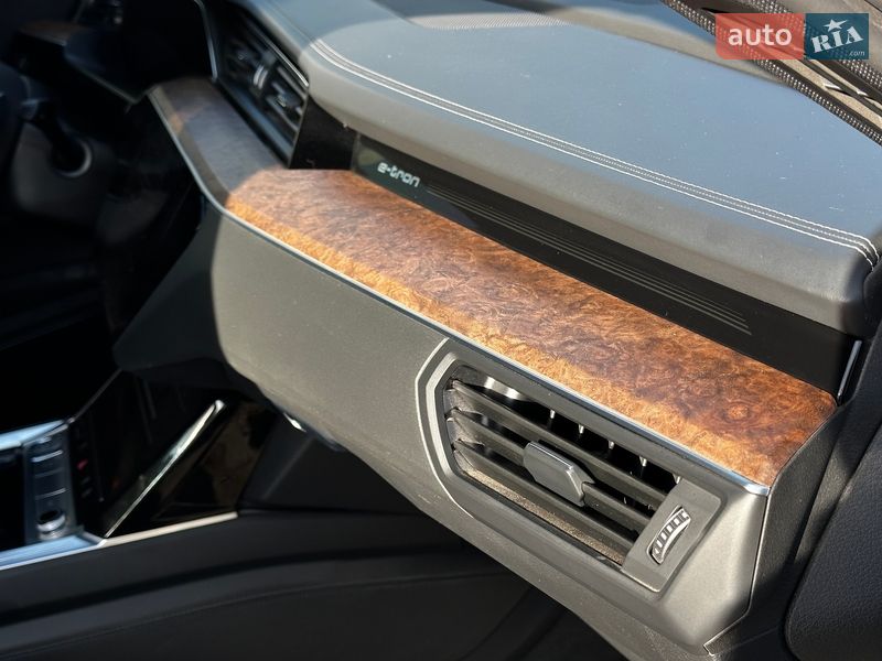 Внедорожник / Кроссовер Audi e-tron 2019 в Львове