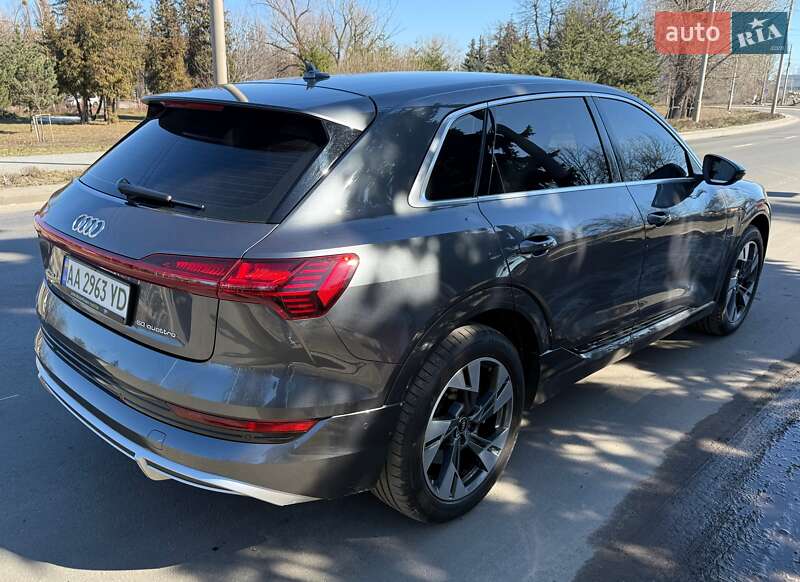 Позашляховик / Кросовер Audi e-tron 2021 в Києві