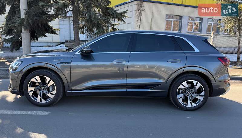 Позашляховик / Кросовер Audi e-tron 2021 в Києві