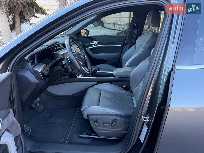 Позашляховик / Кросовер Audi e-tron 2021 в Києві