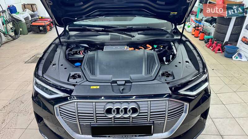 Позашляховик / Кросовер Audi e-tron 2020 в Києві