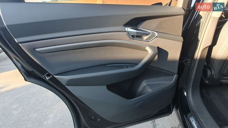 Позашляховик / Кросовер Audi e-tron 2020 в Києві