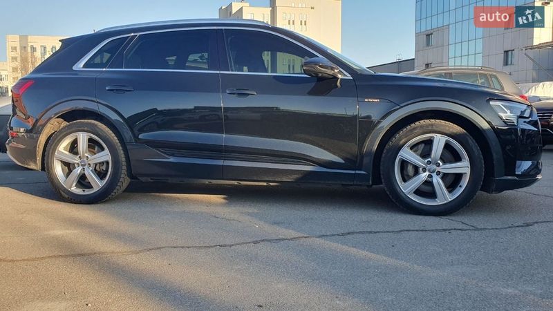 Позашляховик / Кросовер Audi e-tron 2020 в Києві