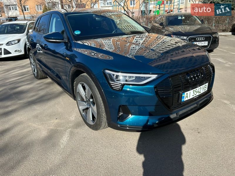 Позашляховик / Кросовер Audi e-tron 2022 в Києві