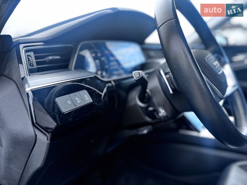 Позашляховик / Кросовер Audi e-tron 2020 в Чернівцях