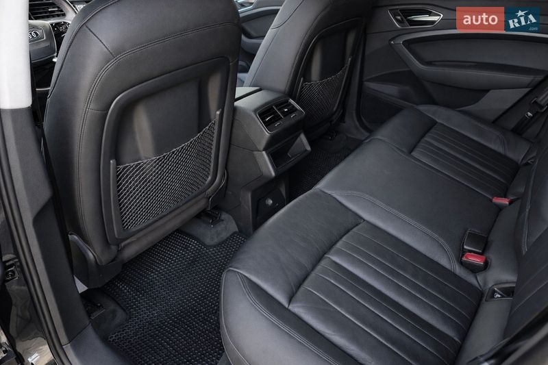 Позашляховик / Кросовер Audi e-tron 2019 в Києві фото 8 Позашляховик / Кросовер Audi e-tron 2019 в Києві