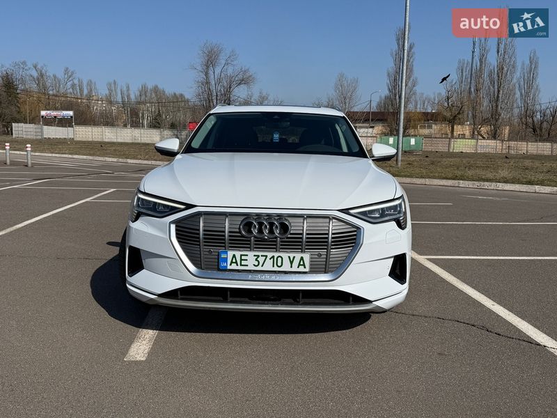 Внедорожник / Кроссовер Audi e-tron 2019 в Кривом Роге фото 25 Внедорожник / Кроссовер Audi e-tron 2019 в Кривом Роге