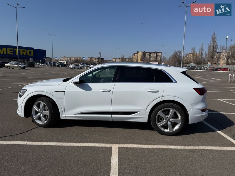 Внедорожник / Кроссовер Audi e-tron 2019 в Кривом Роге фото 15 Внедорожник / Кроссовер Audi e-tron 2019 в Кривом Роге