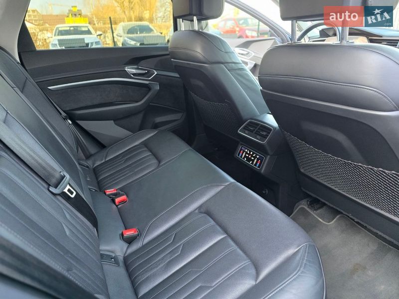 Позашляховик / Кросовер Audi e-tron 2021 в Львові