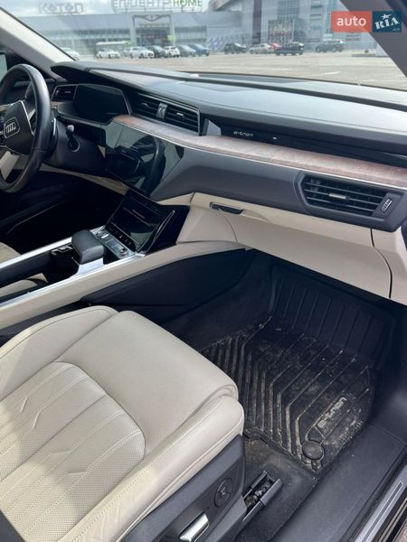 Внедорожник / Кроссовер Audi e-tron 2019 в Киеве фото 12 Внедорожник / Кроссовер Audi e-tron 2019 в Киеве