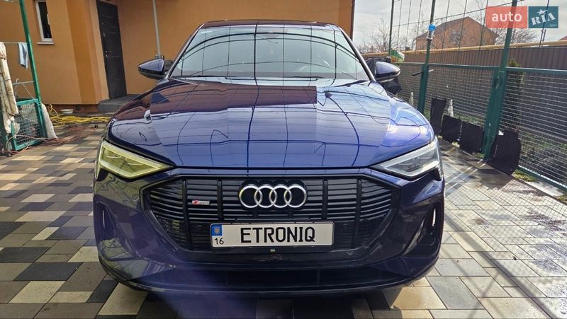 Позашляховик / Кросовер Audi e-tron 2020 в Нерубайське