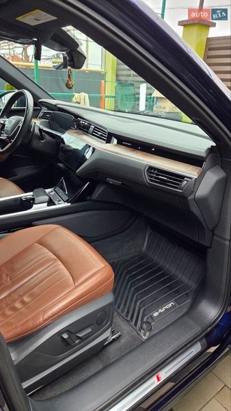 Позашляховик / Кросовер Audi e-tron 2020 в Нерубайське