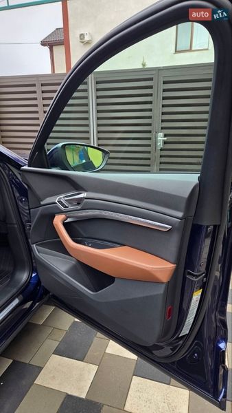 Позашляховик / Кросовер Audi e-tron 2020 в Нерубайське