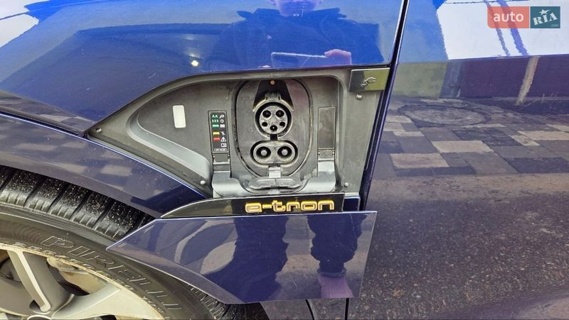 Позашляховик / Кросовер Audi e-tron 2020 в Нерубайське