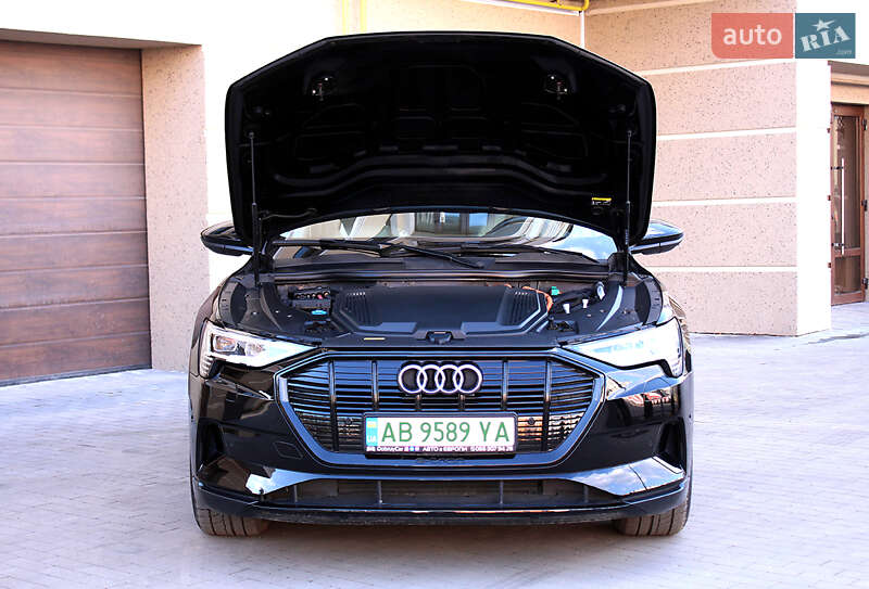Позашляховик / Кросовер Audi e-tron 2021 в Вінниці