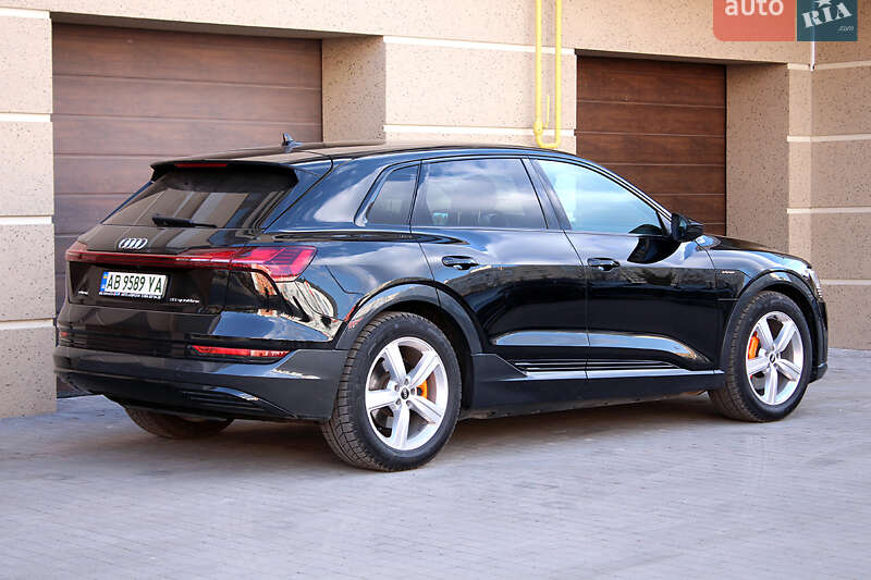 Позашляховик / Кросовер Audi e-tron 2021 в Вінниці