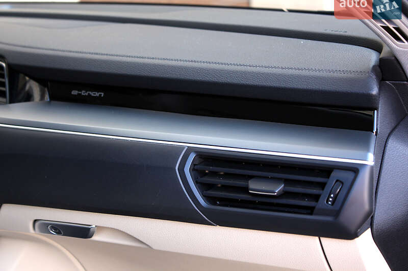 Позашляховик / Кросовер Audi e-tron 2021 в Вінниці