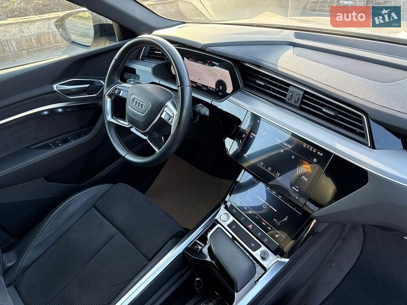 Позашляховик / Кросовер Audi e-tron 2019 в Чернівцях фото 32 Позашляховик / Кросовер Audi e-tron 2019 в Чернівцях