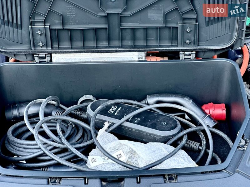 Внедорожник / Кроссовер Audi e-tron 2019 в Киеве фото 25 Внедорожник / Кроссовер Audi e-tron 2019 в Киеве