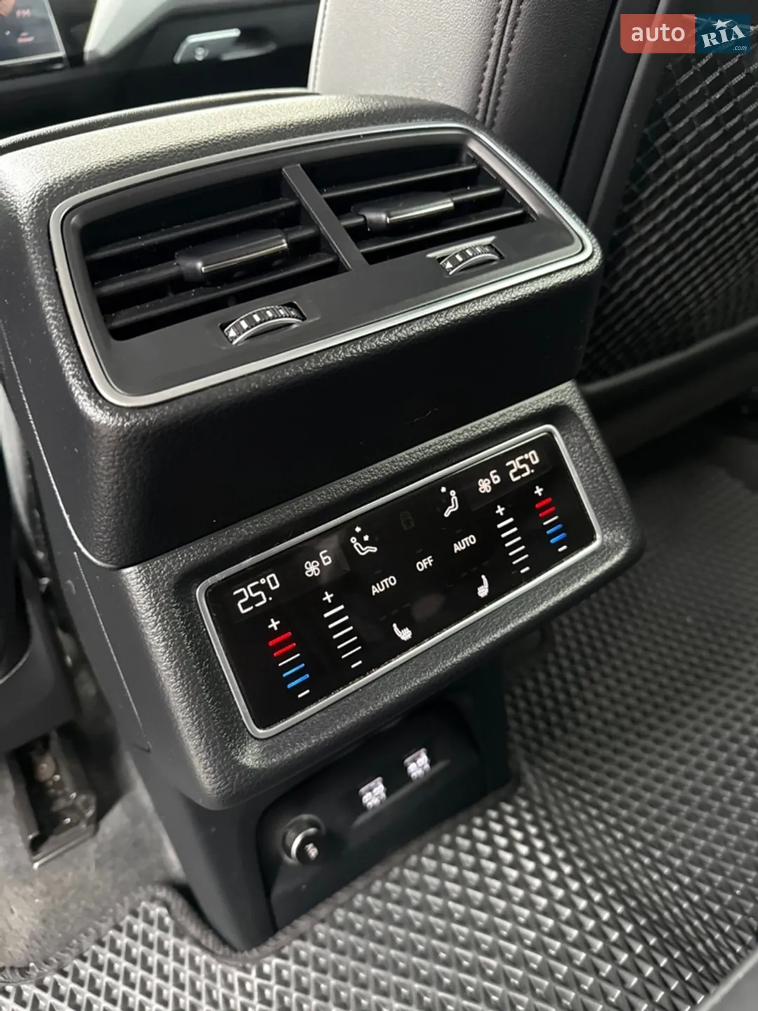 2019 Audi e-tron - мініатюра 21