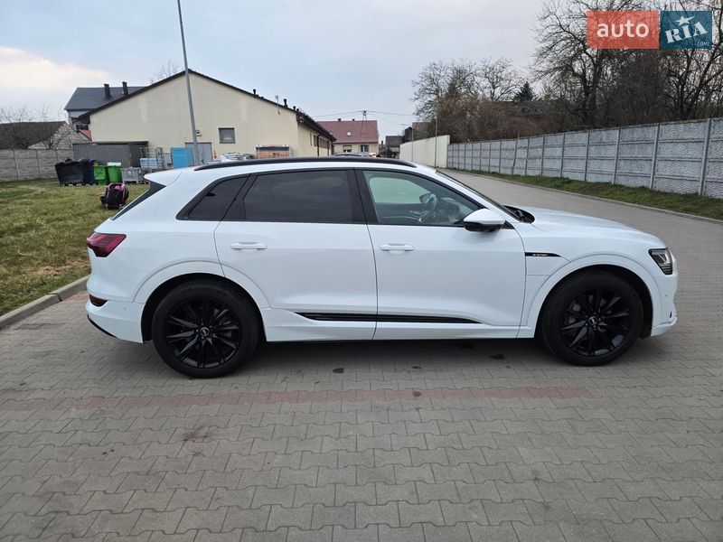Позашляховик / Кросовер Audi e-tron 2019 в Києві