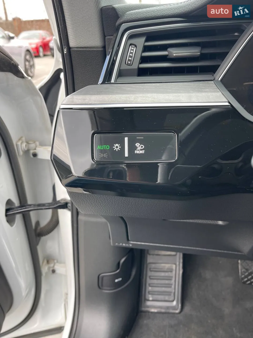 2021 Audi e-tron - мініатюра 21